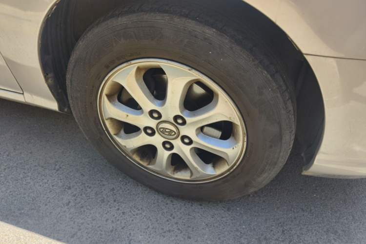 Used Hyundai Celesta 2010 1.6L AT GLS Right Front Wheel Hub