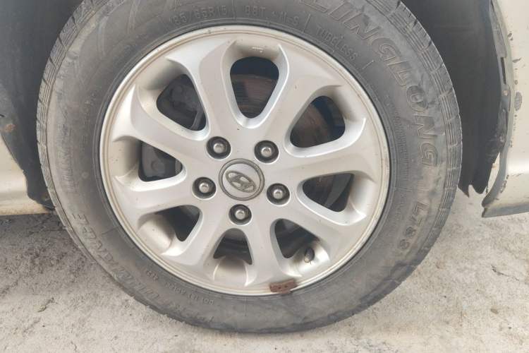 Used Hyundai Celesta 2010 1.6L MT GL Right Front Wheel Hub