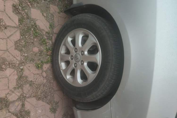 Used Hyundai Celesta 2010 1.6L AT GLS Right Front Wheel Hub