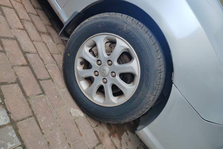 Used Hyundai Celesta 2010 1.6L MT GLS Right Front Wheel Hub