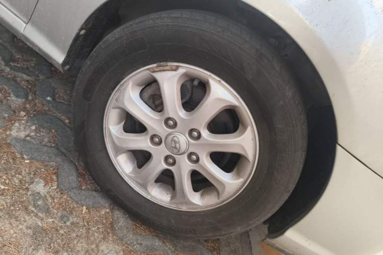 Used Hyundai Celesta 2010 1.6L AT GLS Right Front Wheel Hub