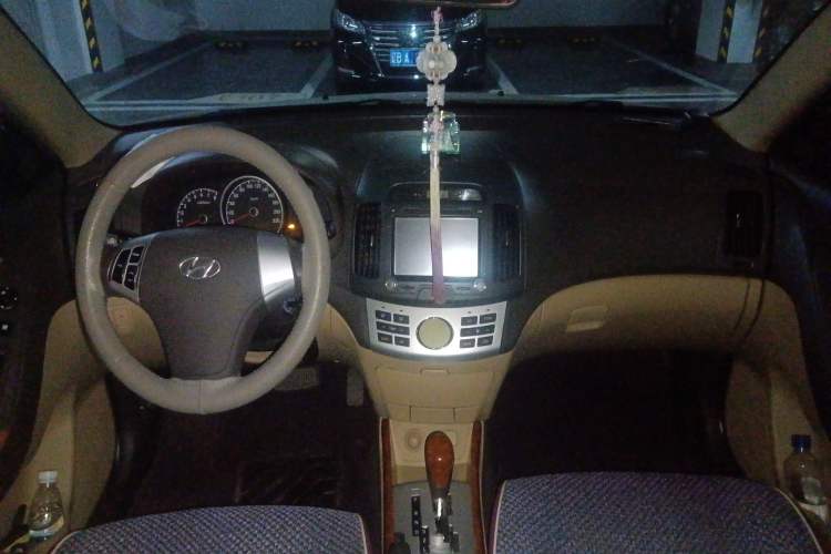 Used Hyundai Celesta 2010 1.6L AT GLS Center Console