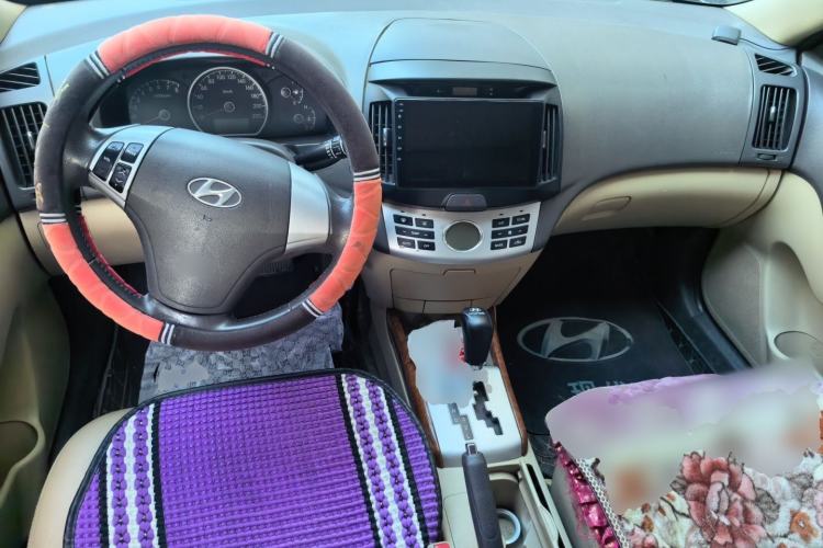 Used Hyundai Celesta 2010 1.6L AT GLS Center Console