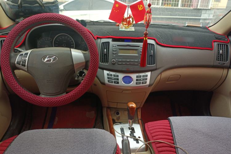 Used Hyundai Celesta 2010 1.6L AT GLS Center Console