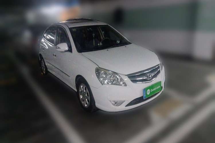 Used Hyundai Celesta 2010 1.6L AT GLS Front Right 45 Deg