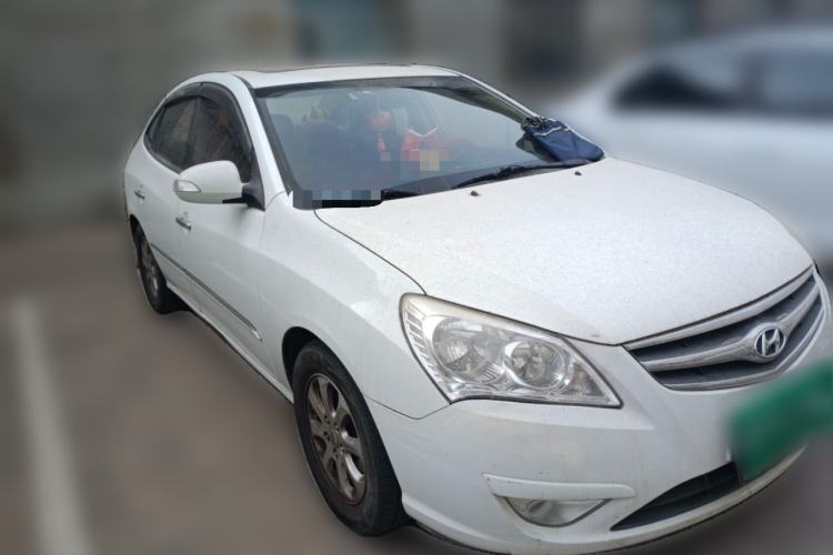 Used Hyundai Celesta 2010 1.6L AT GLS Front Right 45 Deg