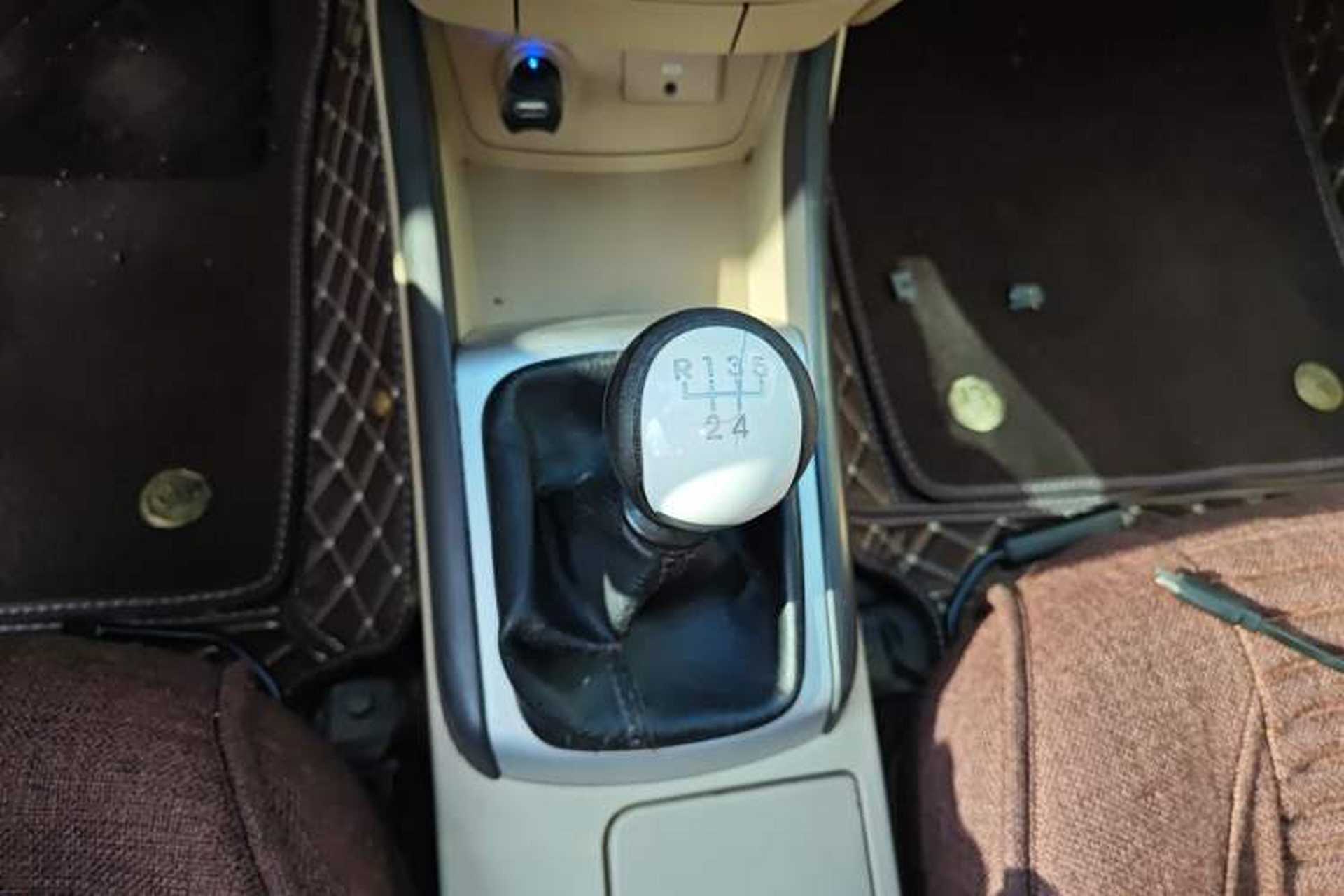 Used Hyundai Celesta 2010 1.6L MT GL Gear Lever