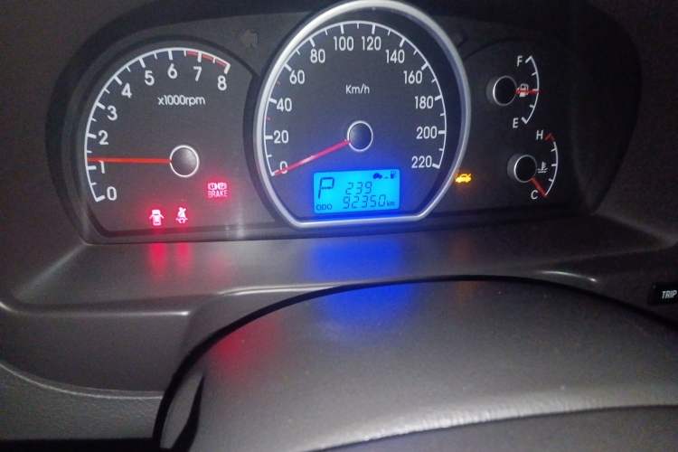 Used Hyundai Celesta 2010 1.6L AT GLS Odometer Close Up