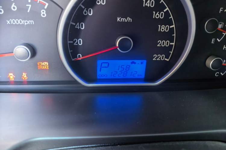 Used Hyundai Celesta 2010 1.6L AT GLS Odometer Close Up