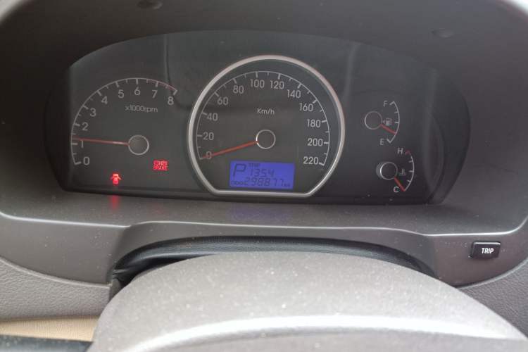 Used Hyundai Celesta 2010 1.6L AT GLS Odometer Close Up