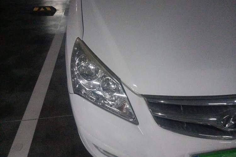 Used Hyundai Celesta 2010 1.6L AT GLS Right Front Headlight