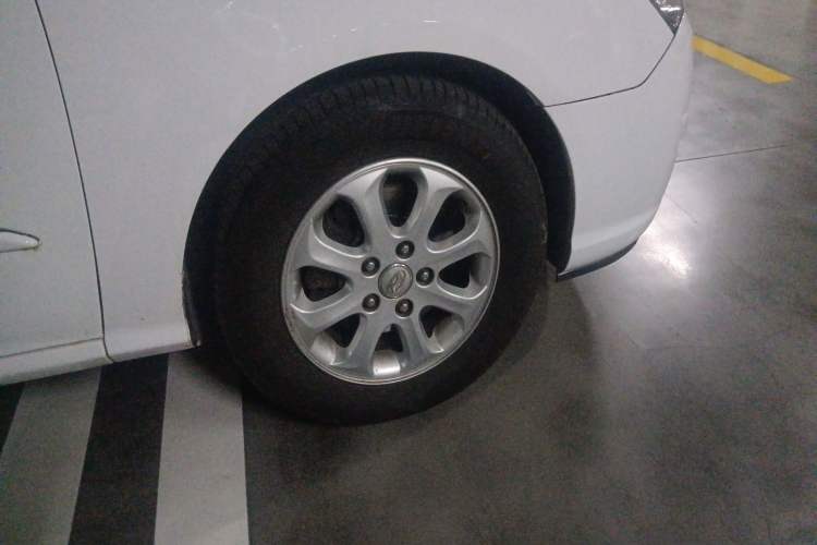 Used Hyundai Celesta 2010 1.6L AT GLS Right Front Wheel Hub