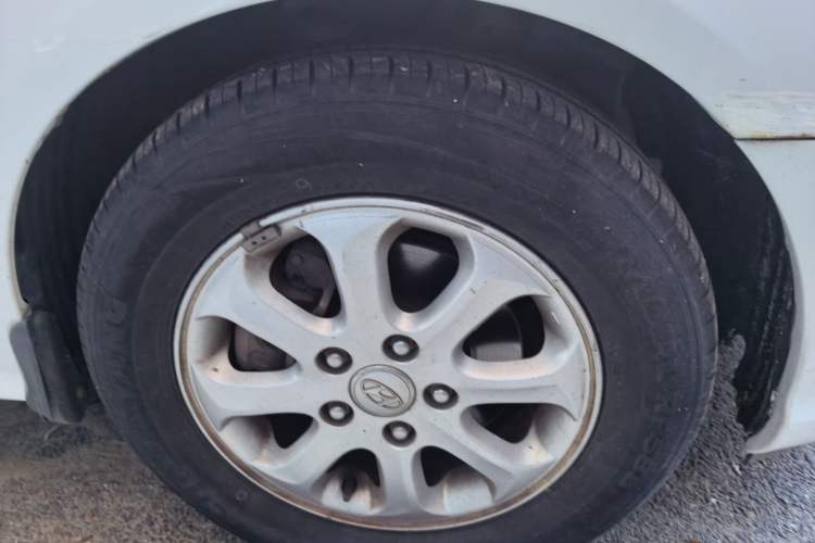 Used Hyundai Celesta 2010 1.6L AT GLS Right Front Wheel Hub