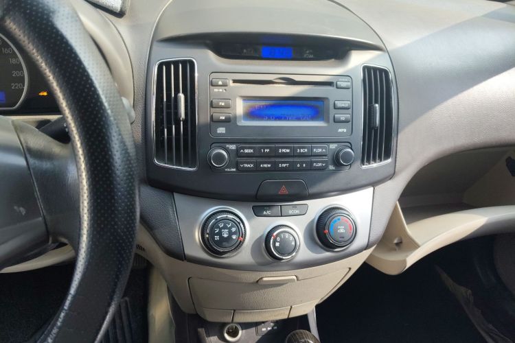 Used Hyundai Celesta 2011 1.6L Automatic Comfort Edition Audio And AC Panel