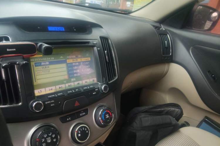 Used Hyundai Celesta 2011 1.6L Automatic Comfort Edition Audio And AC Panel