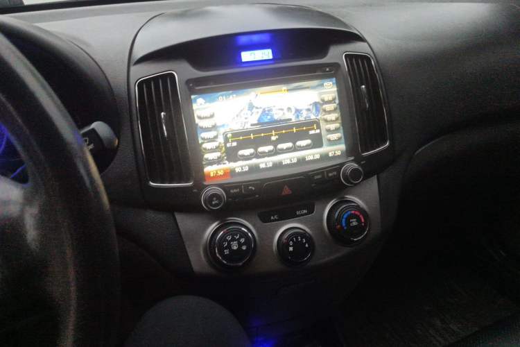 Used Hyundai Celesta 2011 1.6L Manual Luxury Model Audio And AC Panel