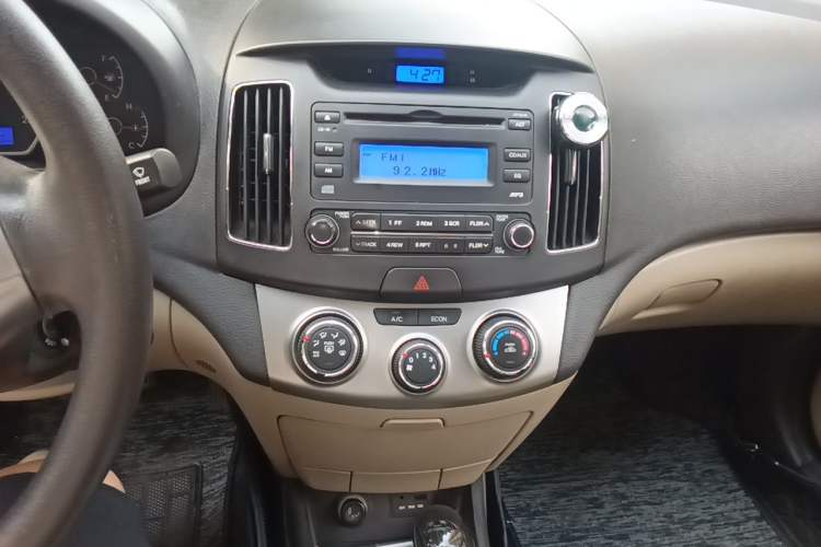 Used Hyundai Celesta 2011 1.6L Automatic Comfort Edition Audio And AC Panel