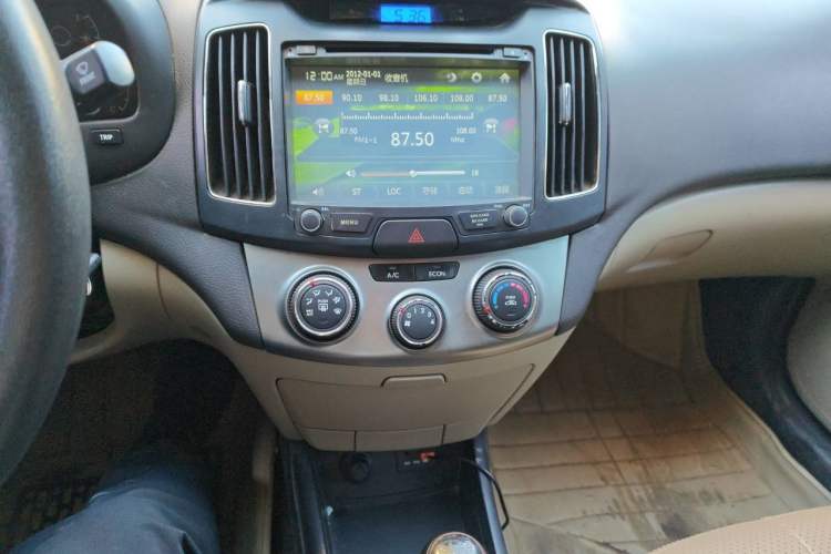Used Hyundai Celesta 2011 1.6L Manual Comfort Edition Audio And AC Panel