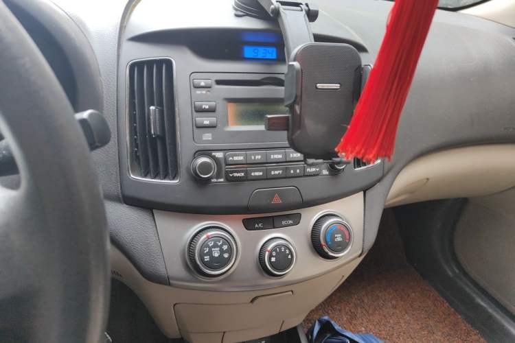Used Hyundai Celesta 2011 1.6L Manual Comfort Edition Audio And AC Panel
