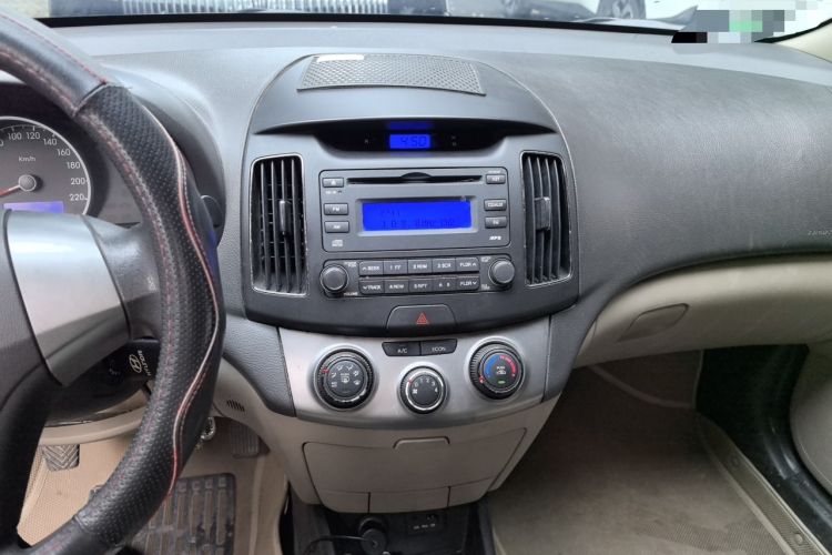 Used Hyundai Celesta 2011 1.6L Manual Luxury Model Audio And AC Panel