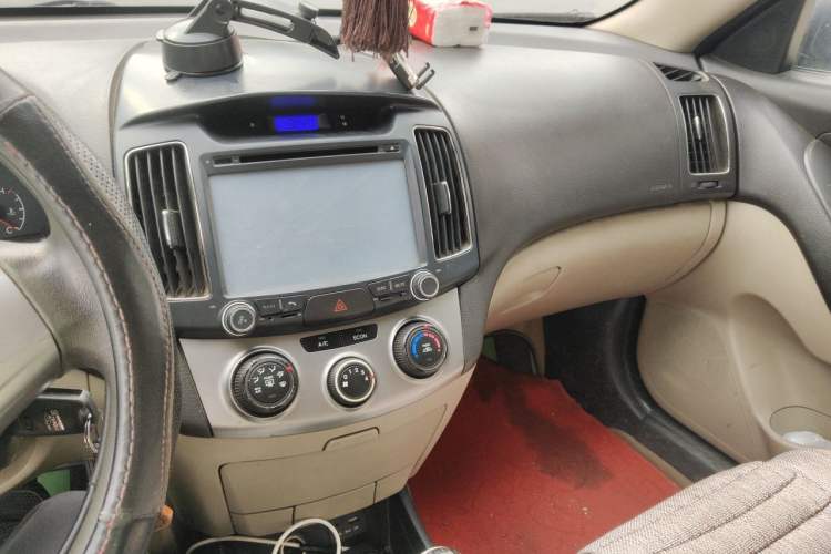 Used Hyundai Celesta 2011 1.6L Automatic Comfort Edition Audio And AC Panel