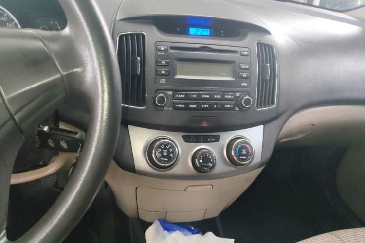 Used Hyundai Celesta 2011 1.6L Manual Comfort Edition Audio And AC Panel
