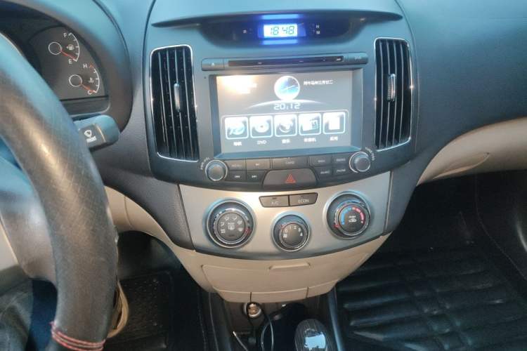 Used Hyundai Celesta 2011 1.6L Automatic Comfort Edition Audio And AC Panel