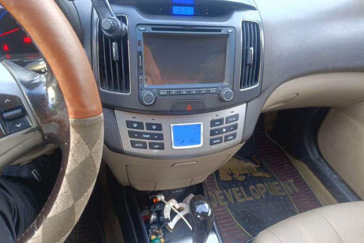 Used Hyundai Celesta 2011 1.6L Automatic Luxury Version Audio And AC Panel