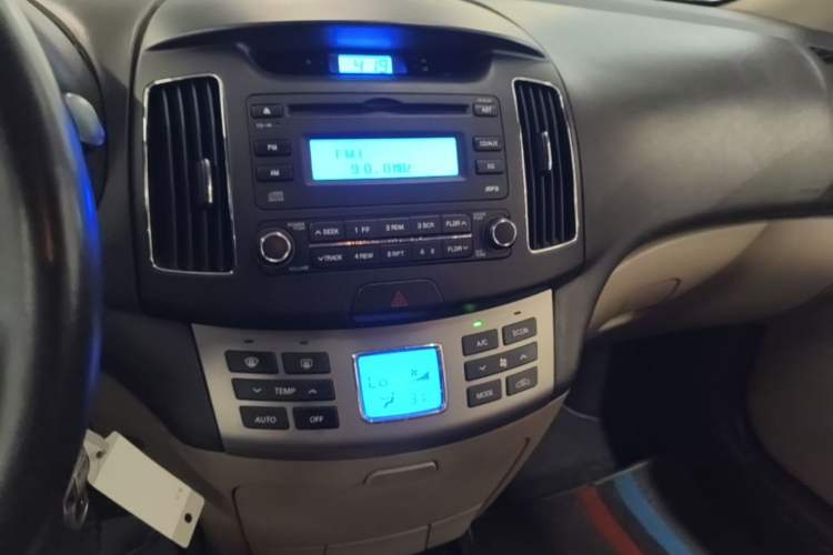 Used Hyundai Celesta 2011 1.6L Automatic Luxury Version Audio And AC Panel