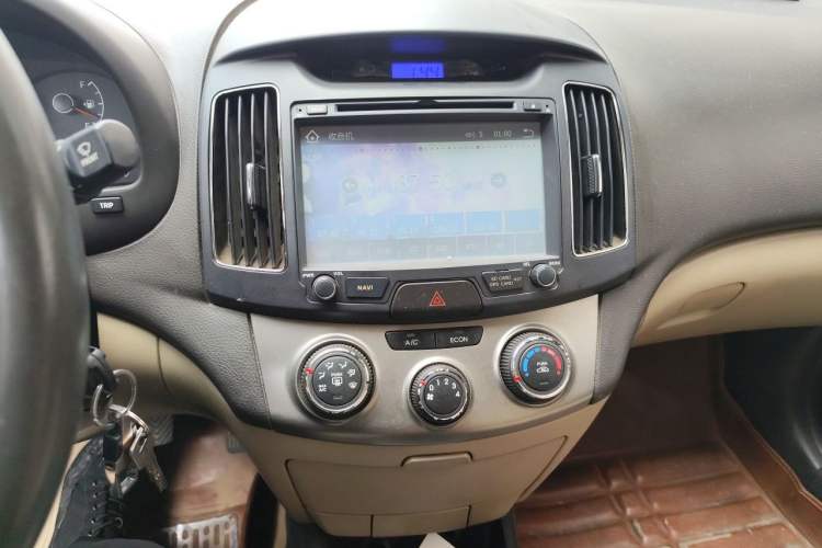 Used Hyundai Celesta 2011 1.6L Manual Comfort Edition Audio And AC Panel
