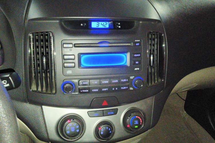 Used Hyundai Celesta 2011 1.6L Manual Comfort Edition Audio And AC Panel