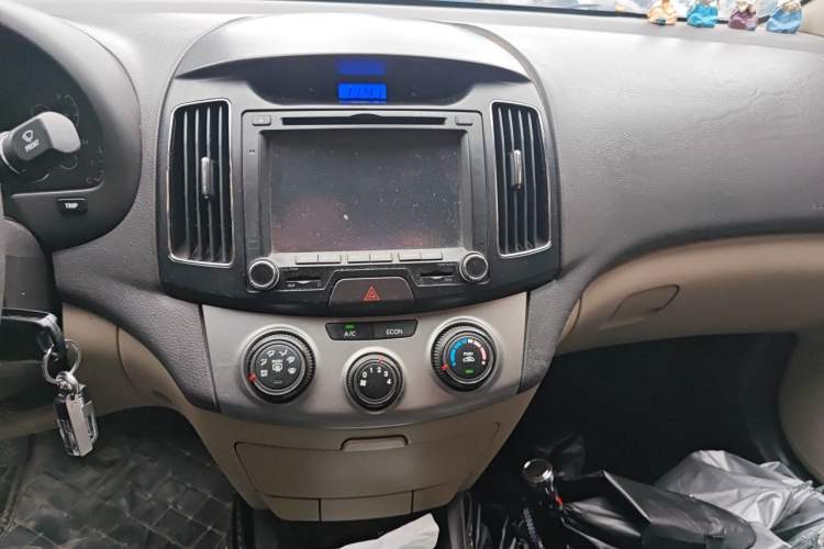 Used Hyundai Celesta 2011 1.6L Manual Luxury Model Audio And AC Panel