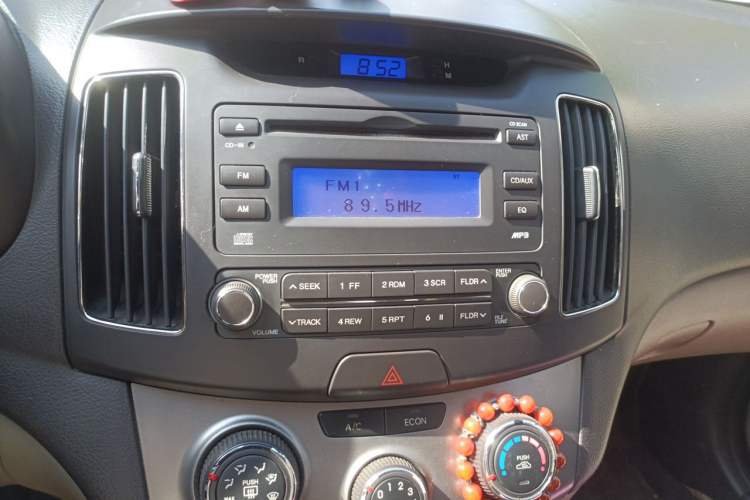 Used Hyundai Celesta 2011 1.6L Manual Luxury Model Audio And AC Panel