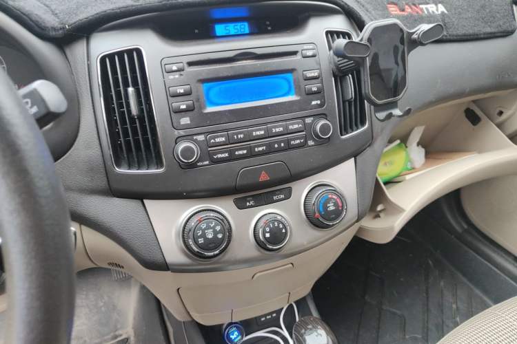 Used Hyundai Celesta 2011 1.6L Automatic Comfort Edition Audio And AC Panel