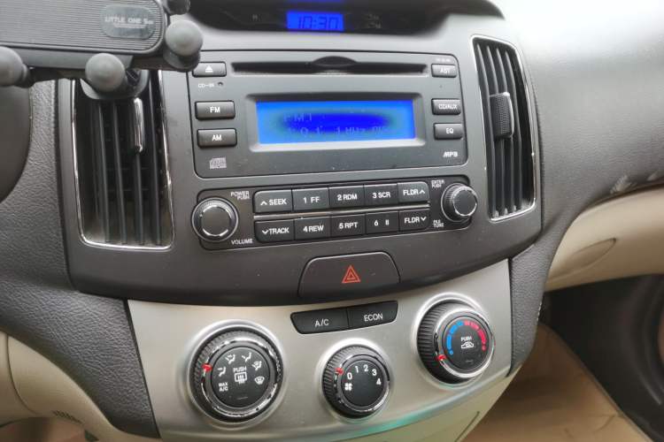 Used Hyundai Celesta 2011 1.6L Automatic Comfort Edition Audio And AC Panel