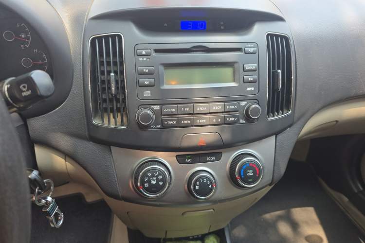 Used Hyundai Celesta 2011 1.6L Automatic Comfort Edition Audio And AC Panel