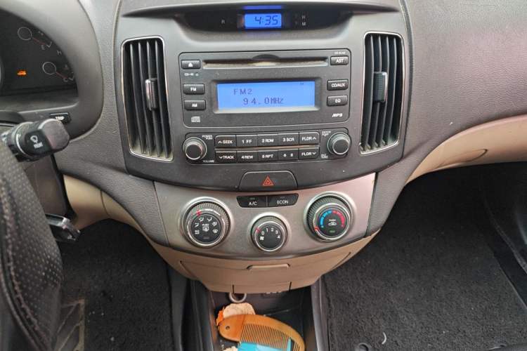 Used Hyundai Celesta 2011 1.6L Manual Comfort Edition Audio And AC Panel