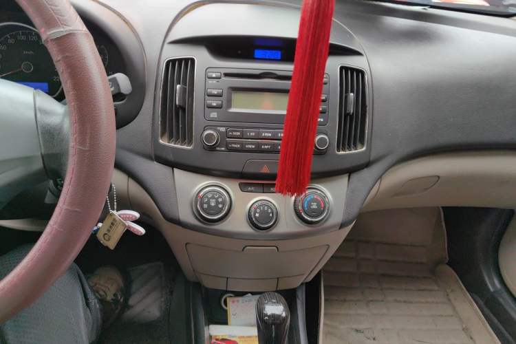 Used Hyundai Celesta 2011 1.6L Automatic Comfort Edition Audio And AC Panel