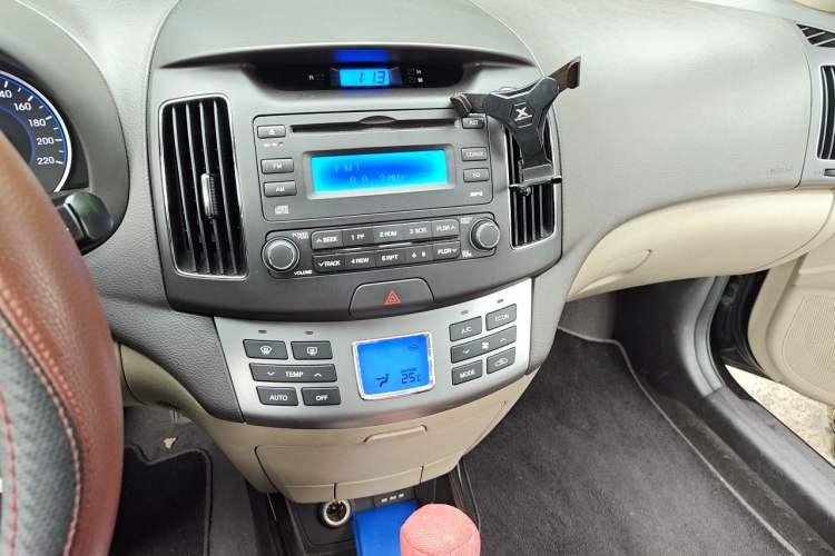 Used Hyundai Celesta 2011 1.6L Automatic Luxury Version Audio And AC Panel