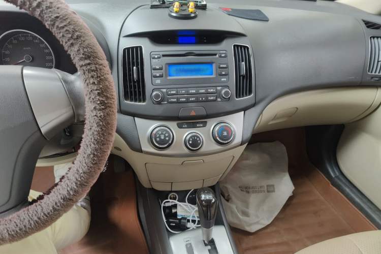 Used Hyundai Celesta 2011 1.6L Automatic Comfort Edition Audio And AC Panel