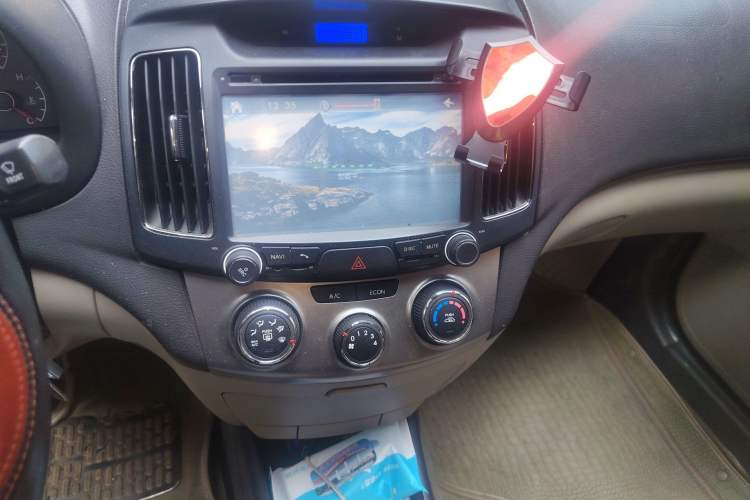 Used Hyundai Celesta 2011 1.6L Manual Comfort Edition Audio And AC Panel