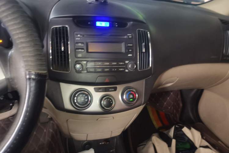 Used Hyundai Celesta 2011 1.6L Manual Comfort Edition Audio And AC Panel