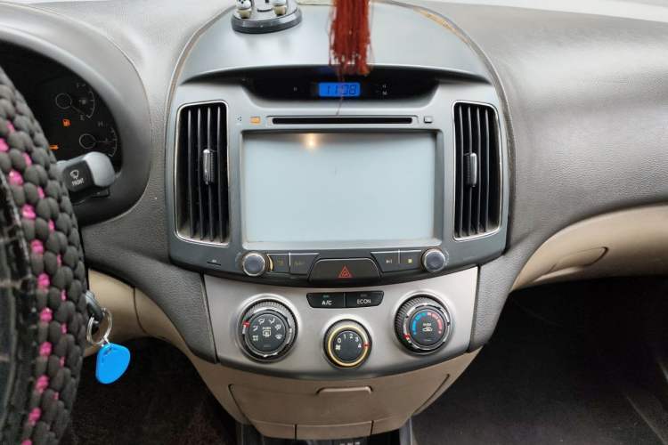 Used Hyundai Celesta 2011 1.6L Manual Comfort Edition Audio And AC Panel
