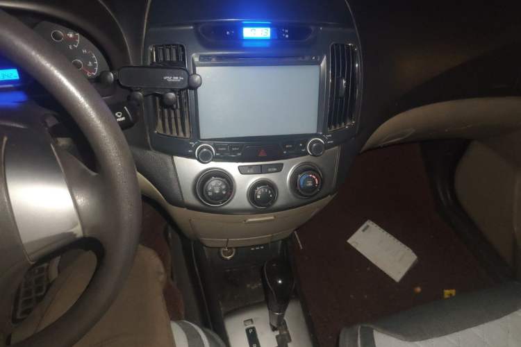 Used Hyundai Celesta 2011 1.6L Automatic Comfort Edition Audio And AC Panel