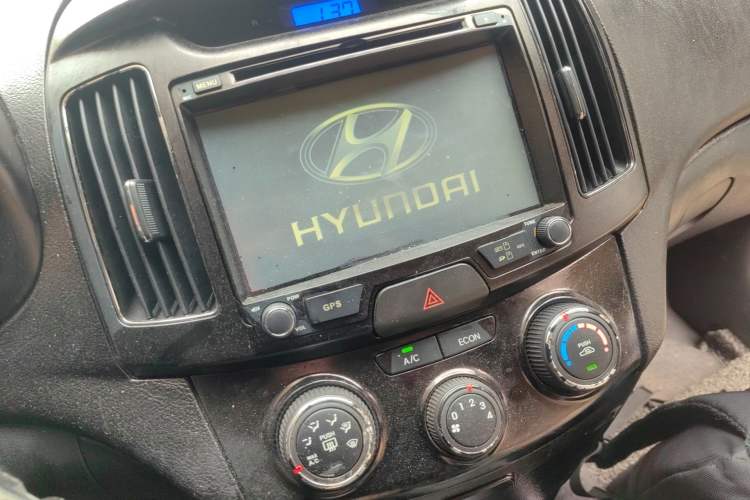 Used Hyundai Celesta 2011 1.6L Manual Comfort Edition Audio And AC Panel