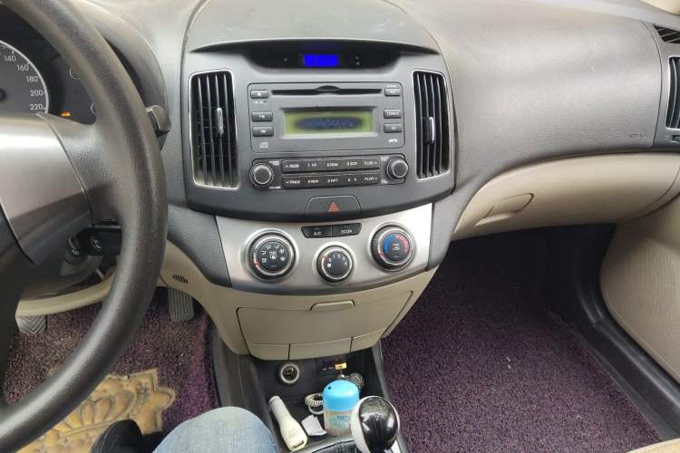 Used Hyundai Celesta 2011 1.6L Manual Comfort Edition Audio And AC Panel