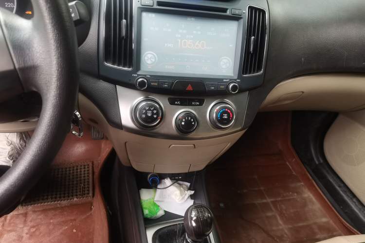 Used Hyundai Celesta 2011 1.6L Manual Comfort Edition Audio And AC Panel