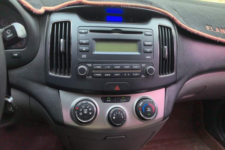Used Hyundai Celesta 2011 1.6L Manual Comfort Edition Audio And AC Panel