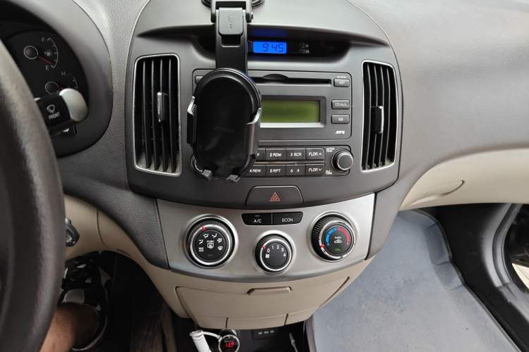 Used Hyundai Celesta 2011 1.6L Manual Luxury Model Audio And AC Panel