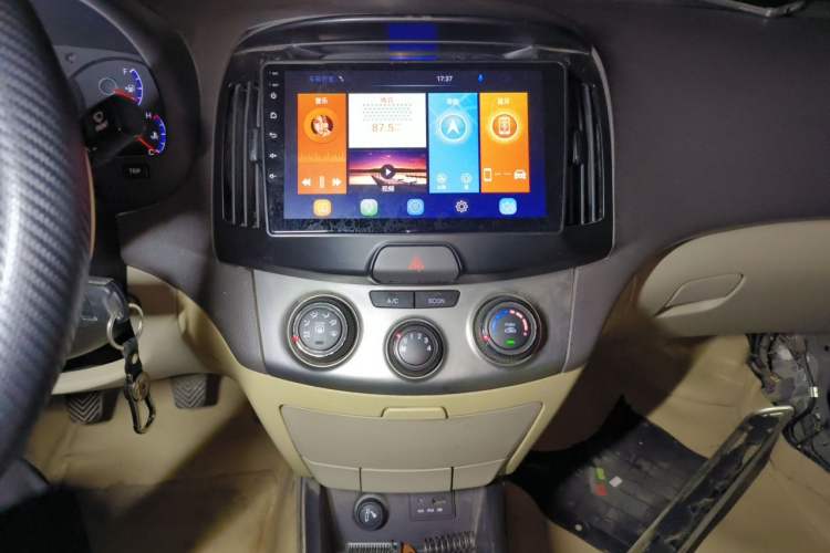 Used Hyundai Celesta 2011 1.6L Manual Luxury Model Audio And AC Panel